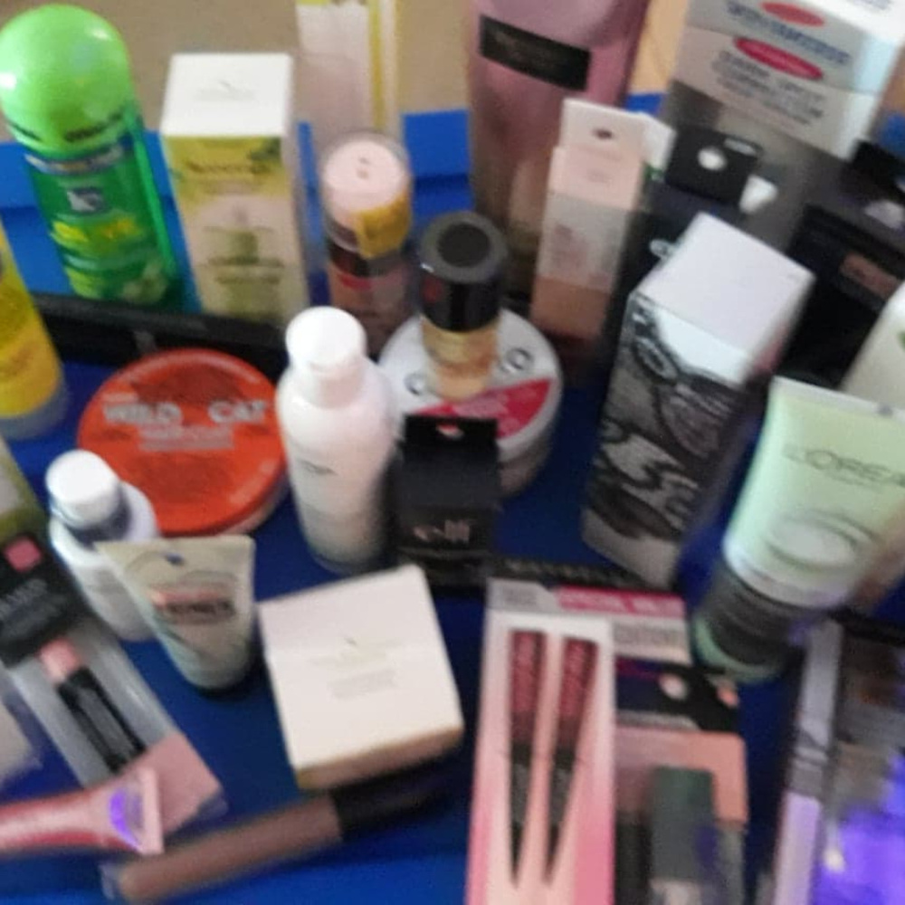 Facial cleansers/Cosmetic/Hair product bundle